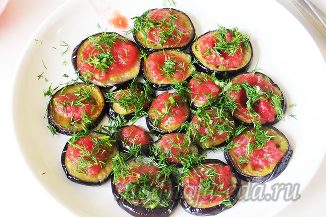 15 отличных рецептов баклажанов с помидорами и чесноком