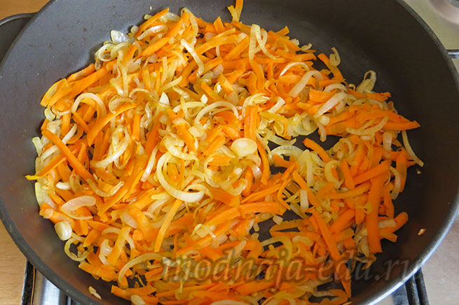 Tefteli-v-ovoshhnom-souse-obzharivanie-morkovi
