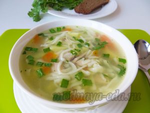Куриный суп с домашней лапшой на обед