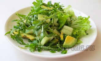 Салат с авокадо и болгарским перцем с зеленью
