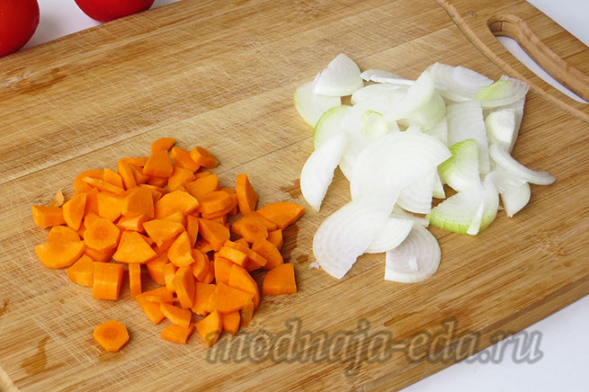 Машевая каша, лук и морковь