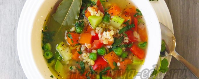 Суп с булгуром и овощами с зеленью